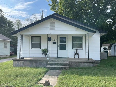 Photo of 304 E Rose Street, Pittsburg, KS 66762 (MLS # 2644203)