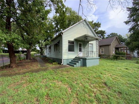 Photo of 506 Vine Street, Leavenworth, KS 66048 (MLS # 2642083)