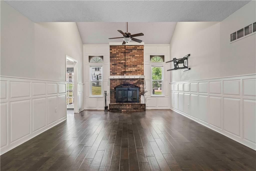 312 NW Locust Street