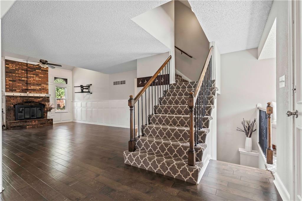 312 NW Locust Street