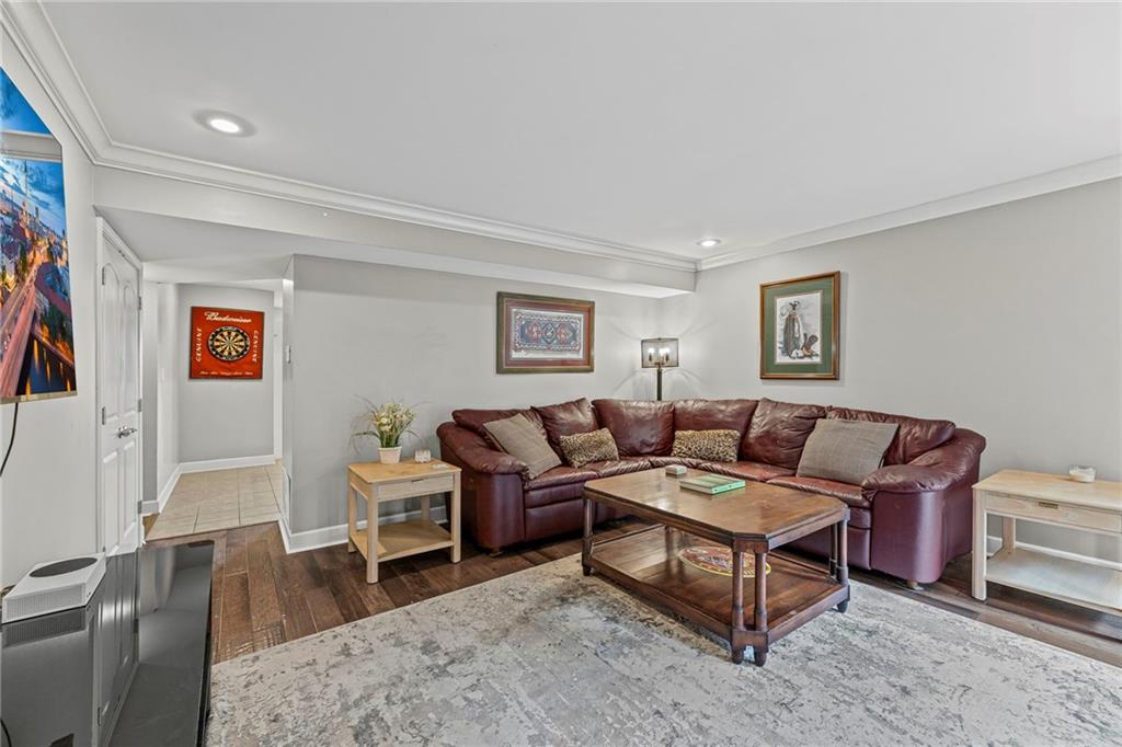 536 W 10th Street