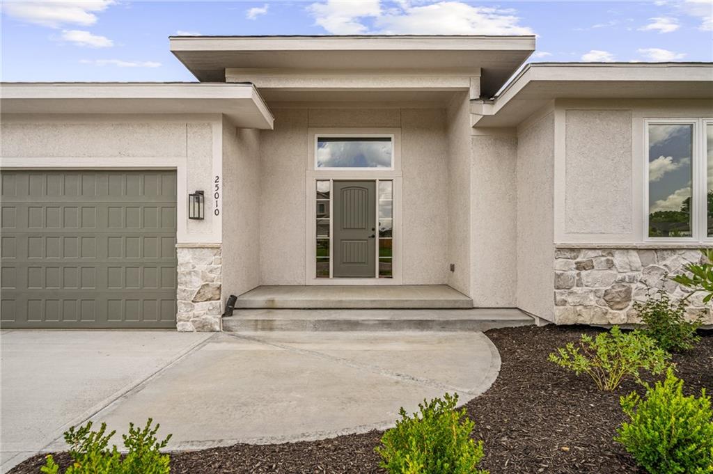 25010 W 89th Terrace