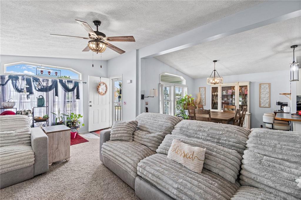 921 NE White Oaks Lane