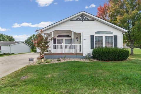Photo of 921 NE White Oaks Lane, Oak Grove, MO 64075 (MLS # 2648085)