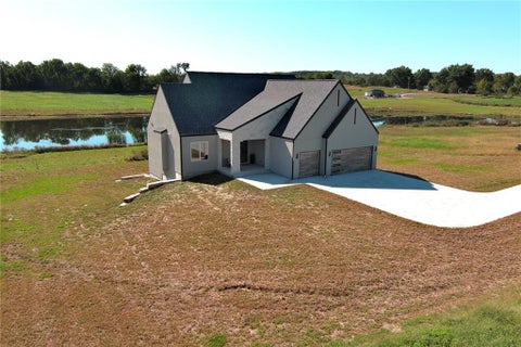 Photo of 16055 Eisenhower Road, Leavenworth, KS 66048 (MLS # 2646631)