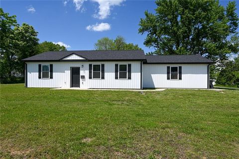 603 E Lafayette Street El Dorado Springs MO 64744