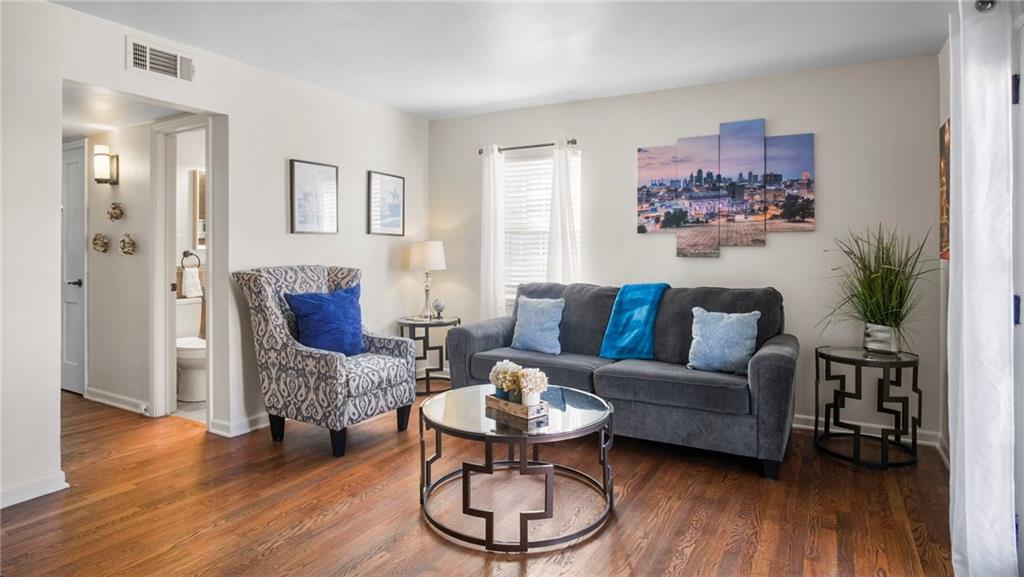 1211 W 45th Street 2W