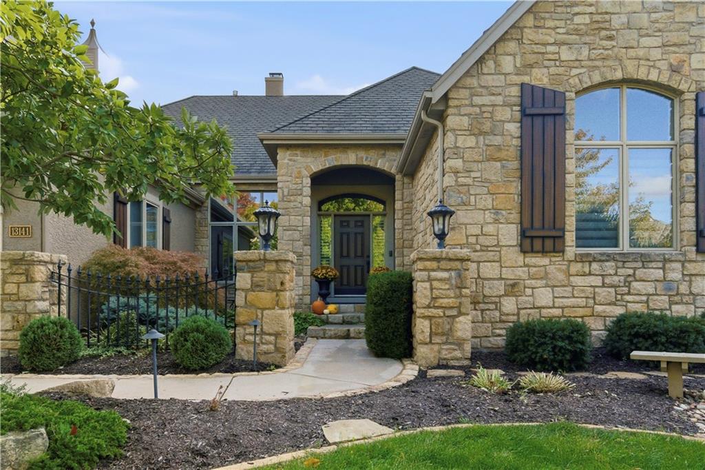 13141 OUTLOOK Street