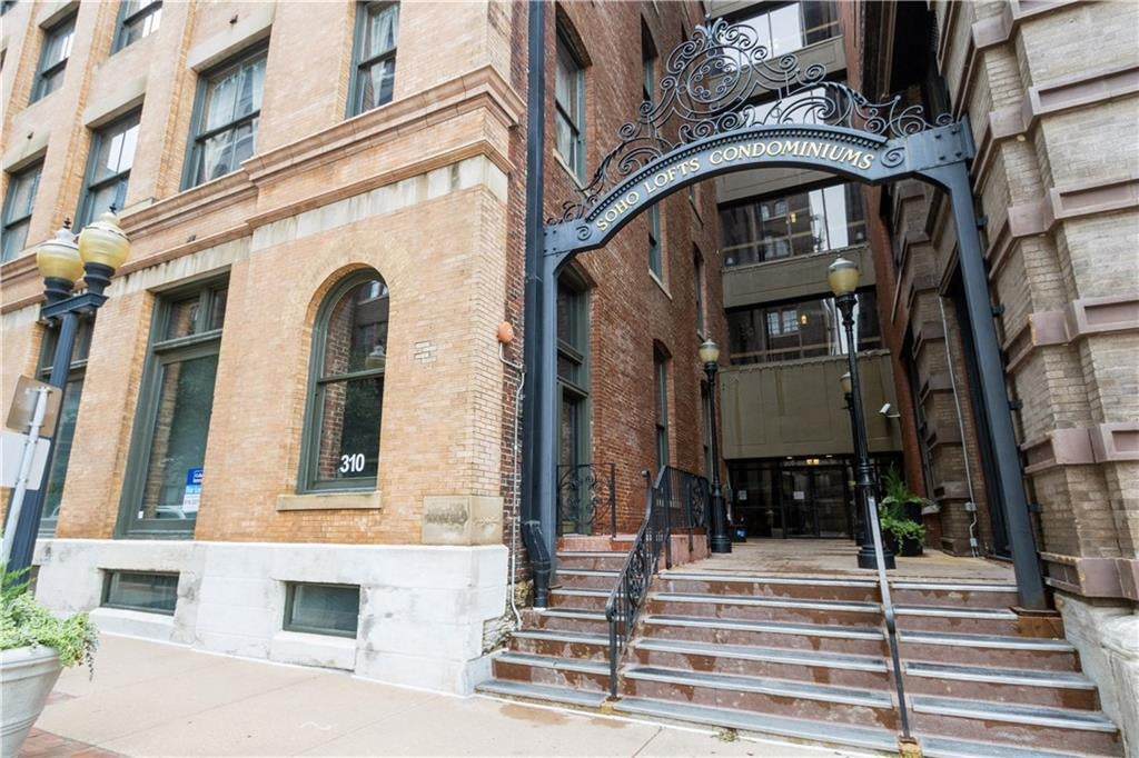 308 W 8th Street W 602