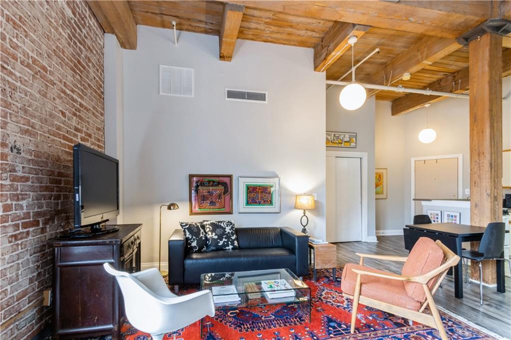 308 W 8th Street W 602