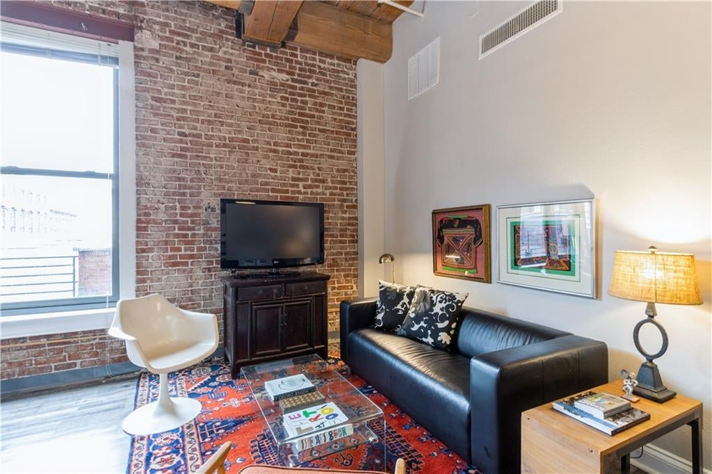 308 W 8th Street W 602