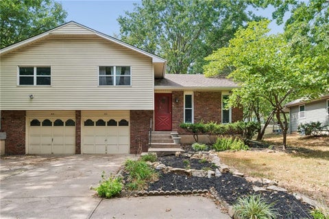 Photo of 513 S Cardinal Drive, Olathe, KS 66062 (MLS # 2641582)