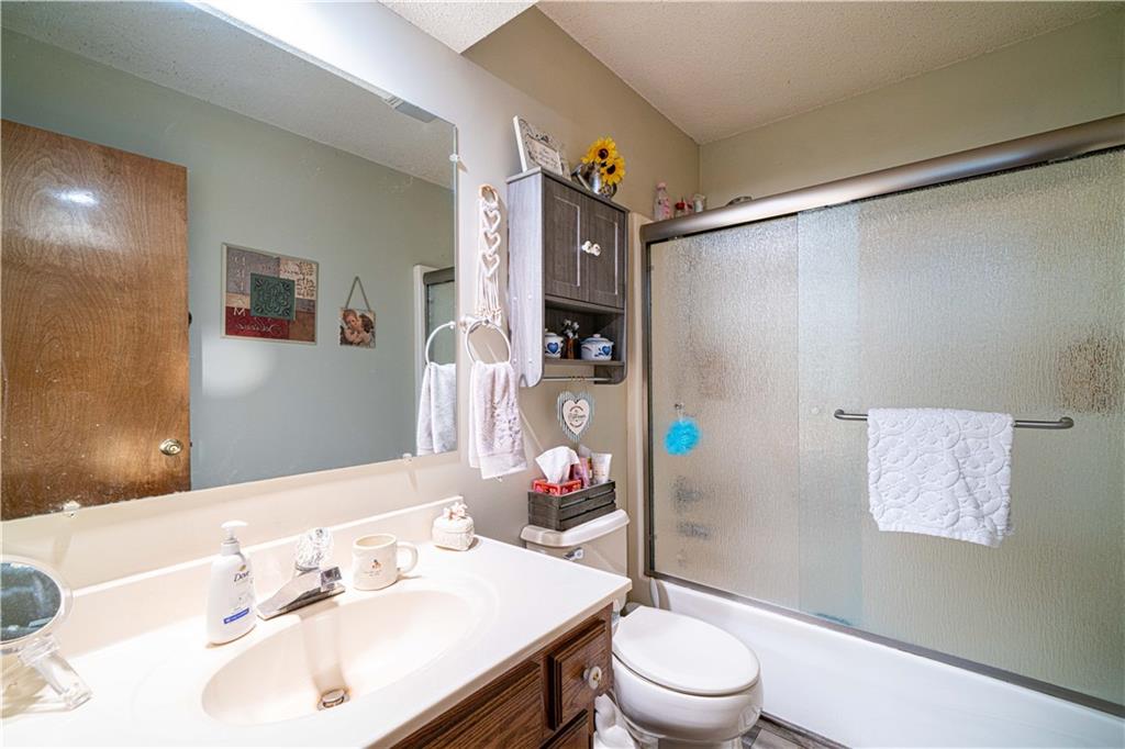 Camden Point, Missouri 64018, United States, 3 Bedrooms Bedrooms, ,2 BathroomsBathrooms,Residential,Active,164757