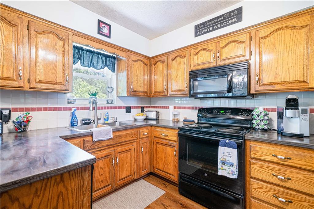 Camden Point, Missouri 64018, United States, 3 Bedrooms Bedrooms, ,2 BathroomsBathrooms,Residential,Active,164757