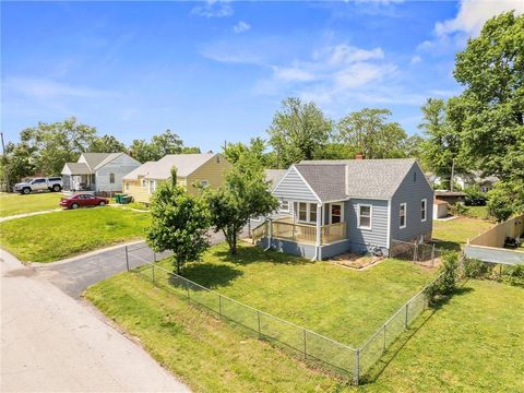 Photo of 1306 Gibbs Road, Kansas City, KS 66103 (MLS # 2620157)