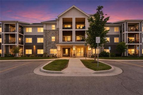 Photo of 7800 W 123rd Street #118, Overland Park, KS 66213 (MLS # 2627438)