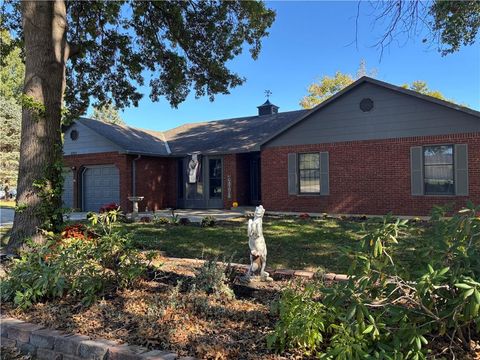 Photo of 2103 NE 85th Road, St Joseph, MO 64507 (MLS # 2582800)