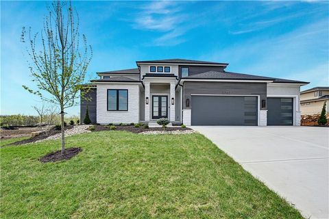 Photo of 11707 W 181st Terrace, Overland Park, KS 66013 (MLS # 2588413)
