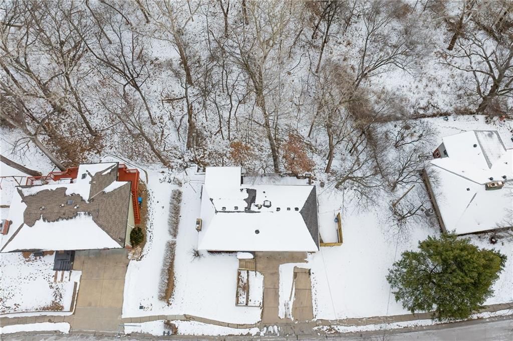 Photo of 917 NW Valley Lane, Riverside, MO 64150 (MLS # 2598745)