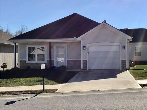 1740 S Park Drive, Tonganoxie, KS 66086 - MLS#: 2592602