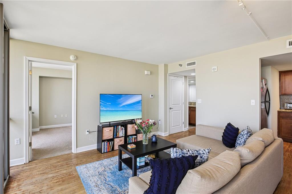 600 E ADMIRAL Boulevard 1207
