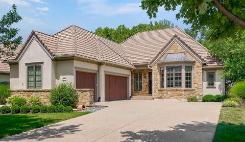 Photo of 2846 W 137th Terrace, Leawood, KS 66224 (MLS # 2630586)