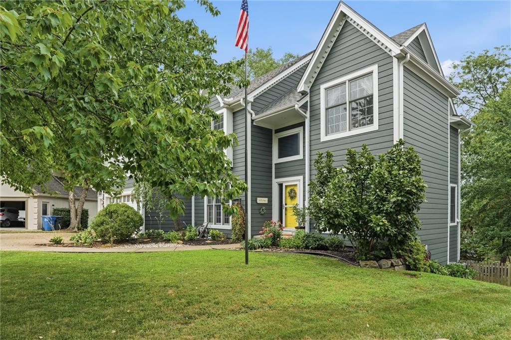 Photo of 809 Cottonwood Place, Liberty, MO 64068 (MLS # 2632345)