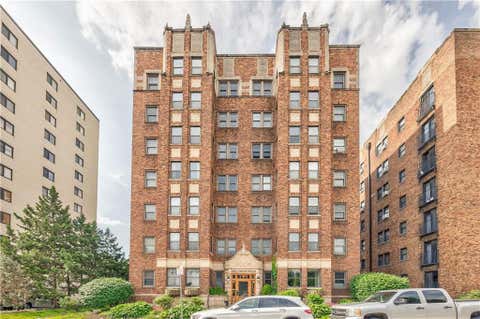 Photo of 807 W 48TH Street #304, Kansas City, MO 64112 (MLS # 2622133)