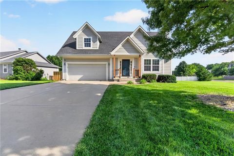 Photo of 20565 W 220th Terrace, Spring Hill, KS 66083 (MLS # 2619859)