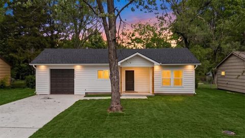 Photo of 11407 Spruce Avenue, Kansas City, MO 64137 (MLS # 2617154)
