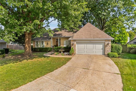 Photo of 11733 Woodward Street, Overland Park, KS 66210 (MLS # 2638976)
