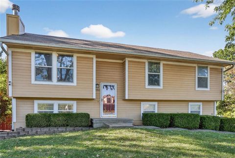 Photo of 8900 N LATHROP Drive, Kansas City, MO 64155 (MLS # 2582349)