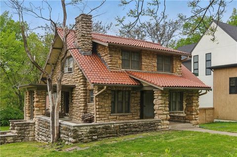 5334 Oak Street Kansas City MO 64112