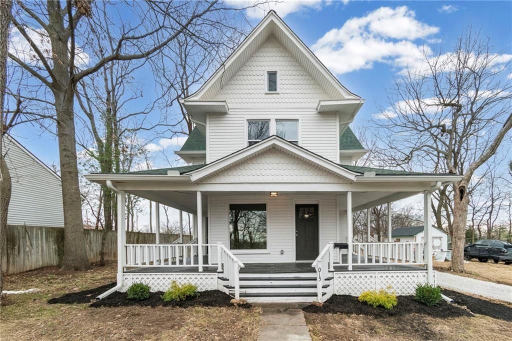 Photo of 1015 E College Street, Independence, MO 64050 (MLS # 2596784)