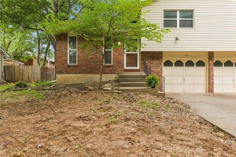 Photo of 515 S Cardinal Drive, Olathe, KS 66062 (MLS # 2621978)