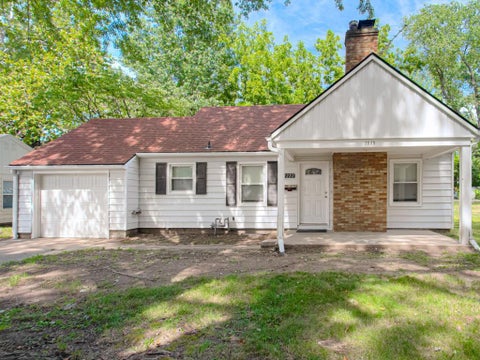 Photo of 1222 W 26th Street S, Independence, MO 64052 (MLS # 2642435)