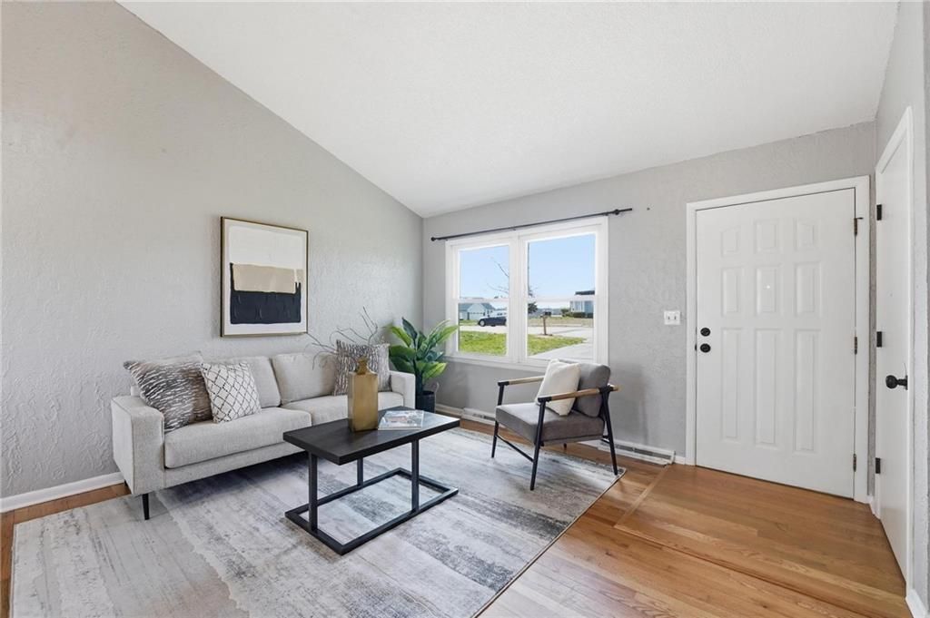 Photo of 607 Glendale Road, Liberty, MO 64068 (MLS # 2608031)