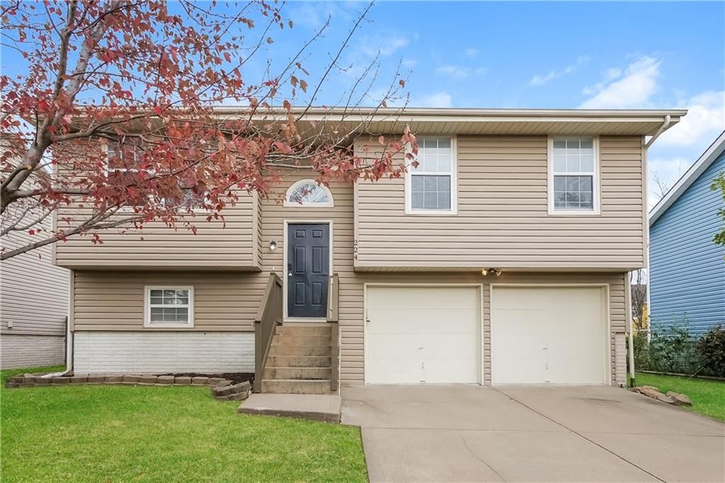 Photo of 224 NW 111th Terrace, Kansas City, MO 64155 (MLS # 2596761)