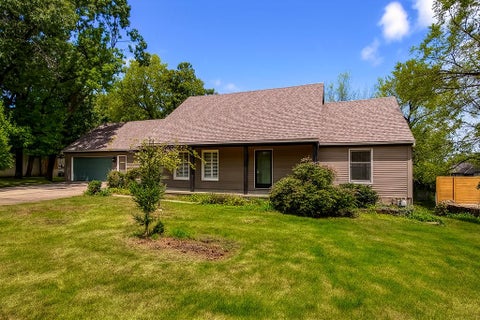 Photo of 13811 W 48th Street, Shawnee, KS 66217 (MLS # 2648479)