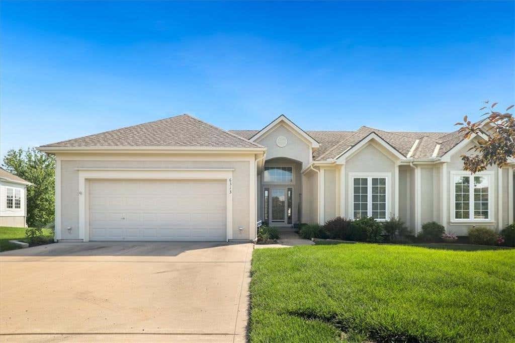 Photo of 6313 NW 79th Street, Kansas City, MO 64151 (MLS # 2623251)