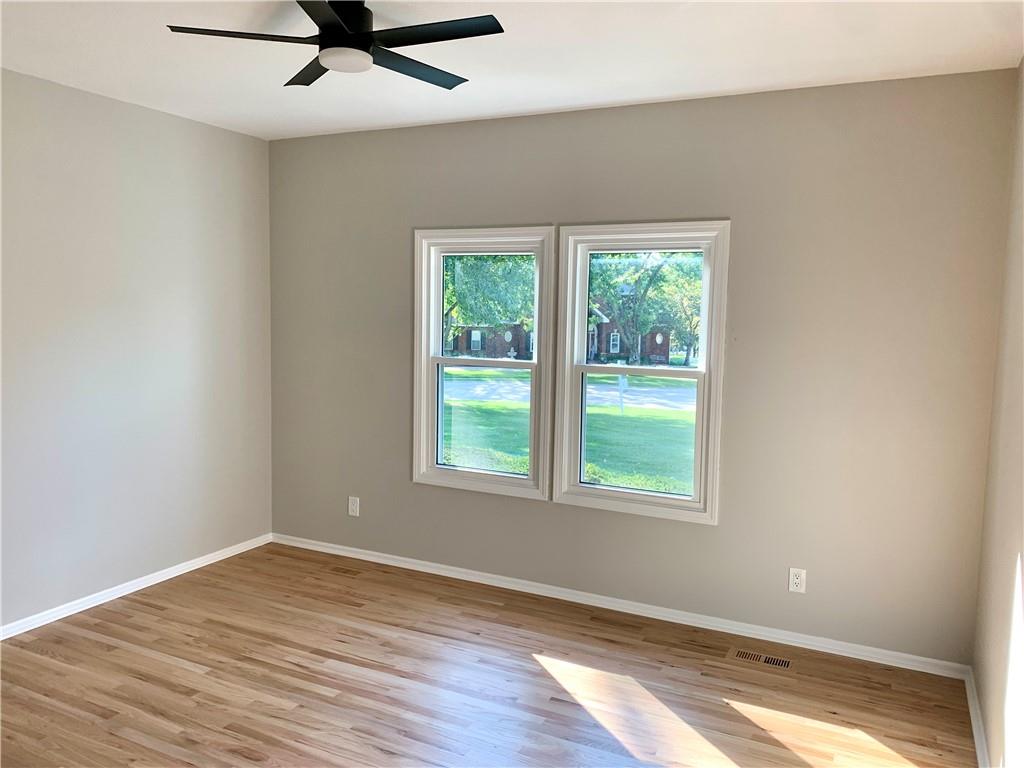 St Joseph, Missouri 64506, United States, 3 Bedrooms Bedrooms, ,2 BathroomsBathrooms,Residential,Pending,39328