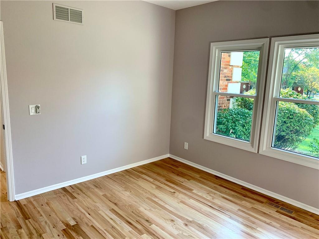 St Joseph, Missouri 64506, United States, 3 Bedrooms Bedrooms, ,2 BathroomsBathrooms,Residential,Pending,39328