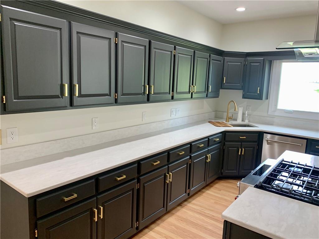 St Joseph, Missouri 64506, United States, 3 Bedrooms Bedrooms, ,2 BathroomsBathrooms,Residential,Pending,39328