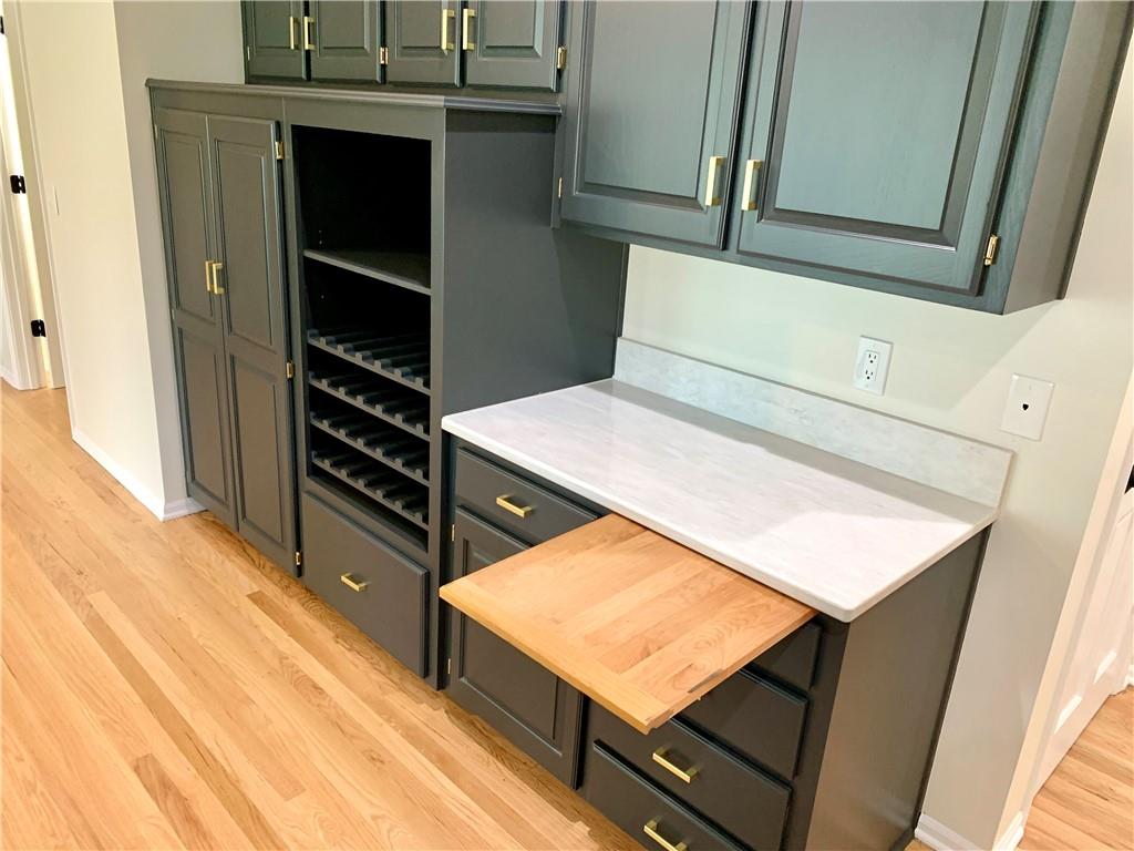 St Joseph, Missouri 64506, United States, 3 Bedrooms Bedrooms, ,2 BathroomsBathrooms,Residential,Pending,39328