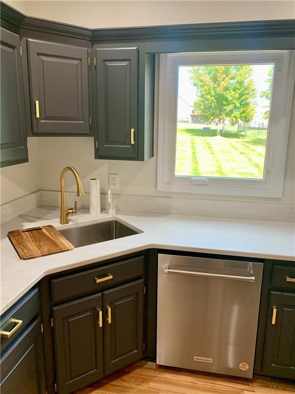 St Joseph, Missouri 64506, United States, 3 Bedrooms Bedrooms, ,2 BathroomsBathrooms,Residential,Pending,39328