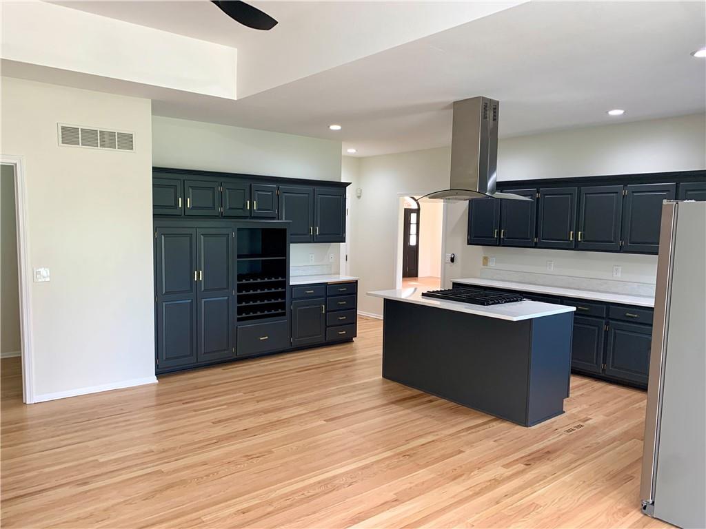 St Joseph, Missouri 64506, United States, 3 Bedrooms Bedrooms, ,2 BathroomsBathrooms,Residential,Pending,39328