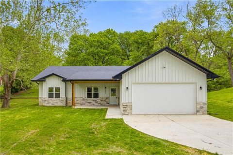 Photo of 2944 N Highland Street, Avondale, MO 64117 (MLS # 2617274)