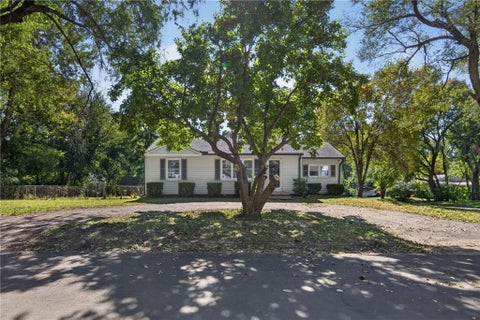 Photo of 10901 E 81st Terrace, Raytown, MO 64138 (MLS # 2647448)