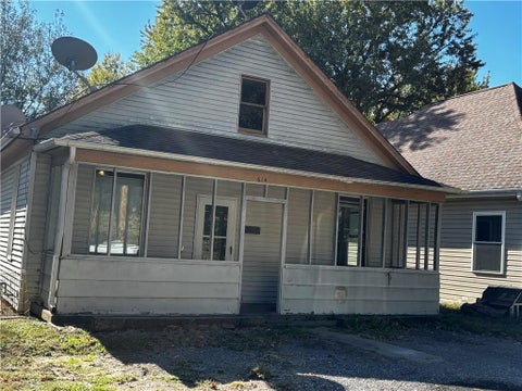 Photo of 614 Hardin Street, St Joseph, MO 64505 (MLS # 2648378)