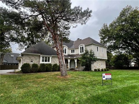 Photo of 3905 W 101st Terrace, Overland Park, KS 66207 (MLS # 2584057)